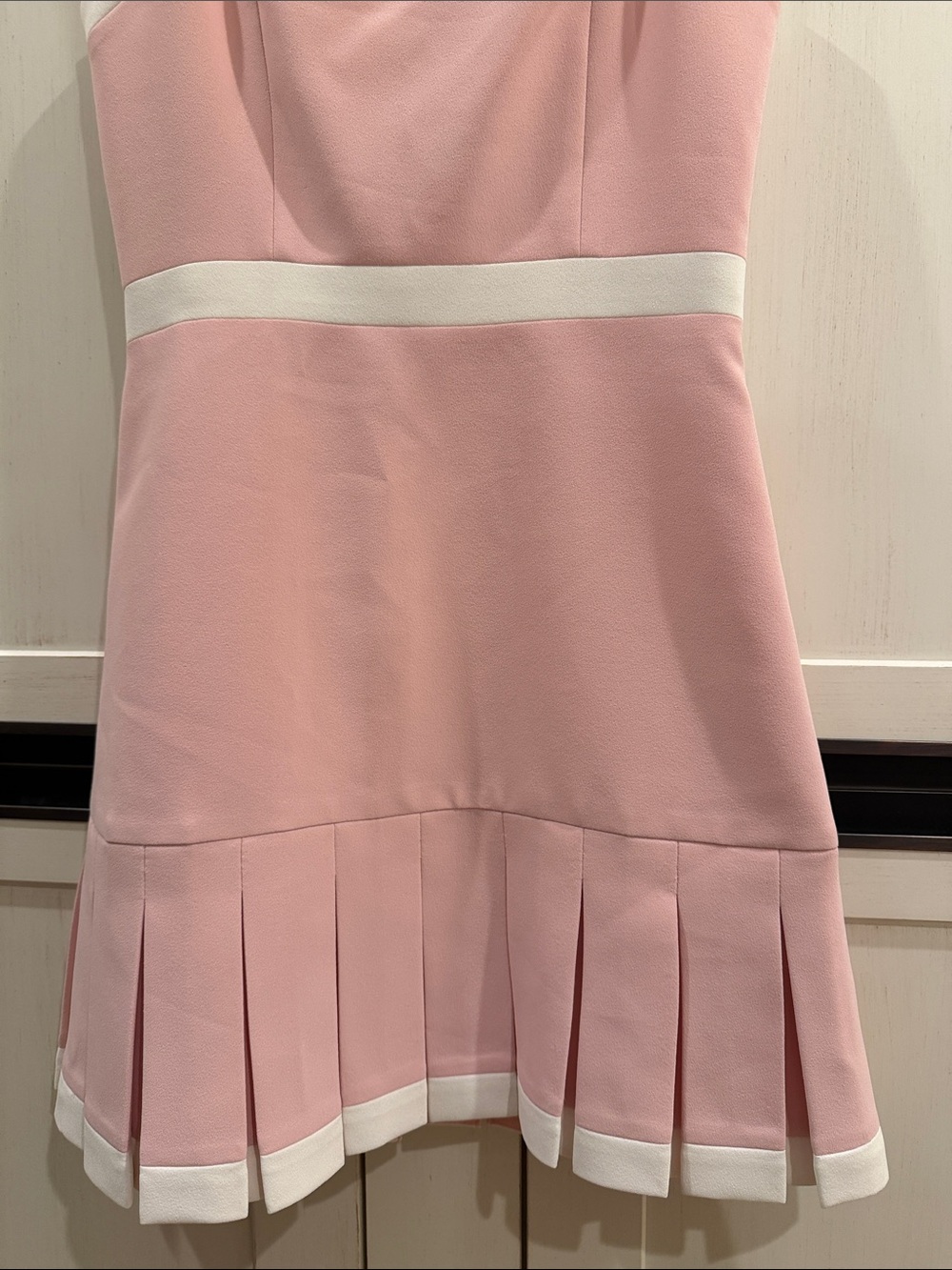 Alice + Olivia Pale Pink Pleated Mini Dress with White Trim - Picture 3 of 8